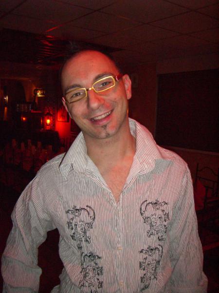 Serveur Enriké restaurant le A